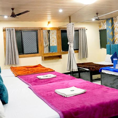 Hotel Mahalok Palace Ujjain Exteriör bild