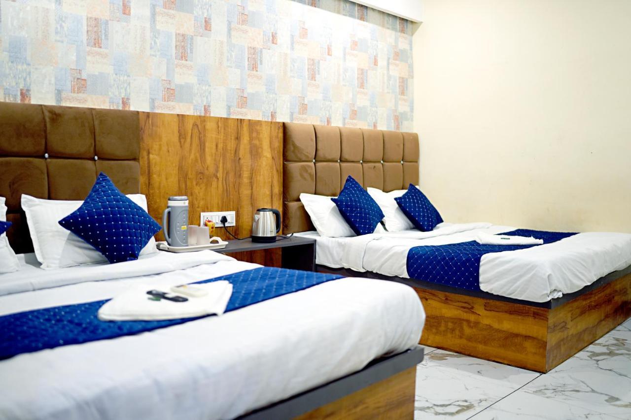 Hotel Mahalok Palace Ujjain Exteriör bild