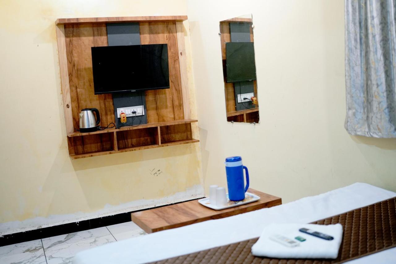 Hotel Mahalok Palace Ujjain Exteriör bild