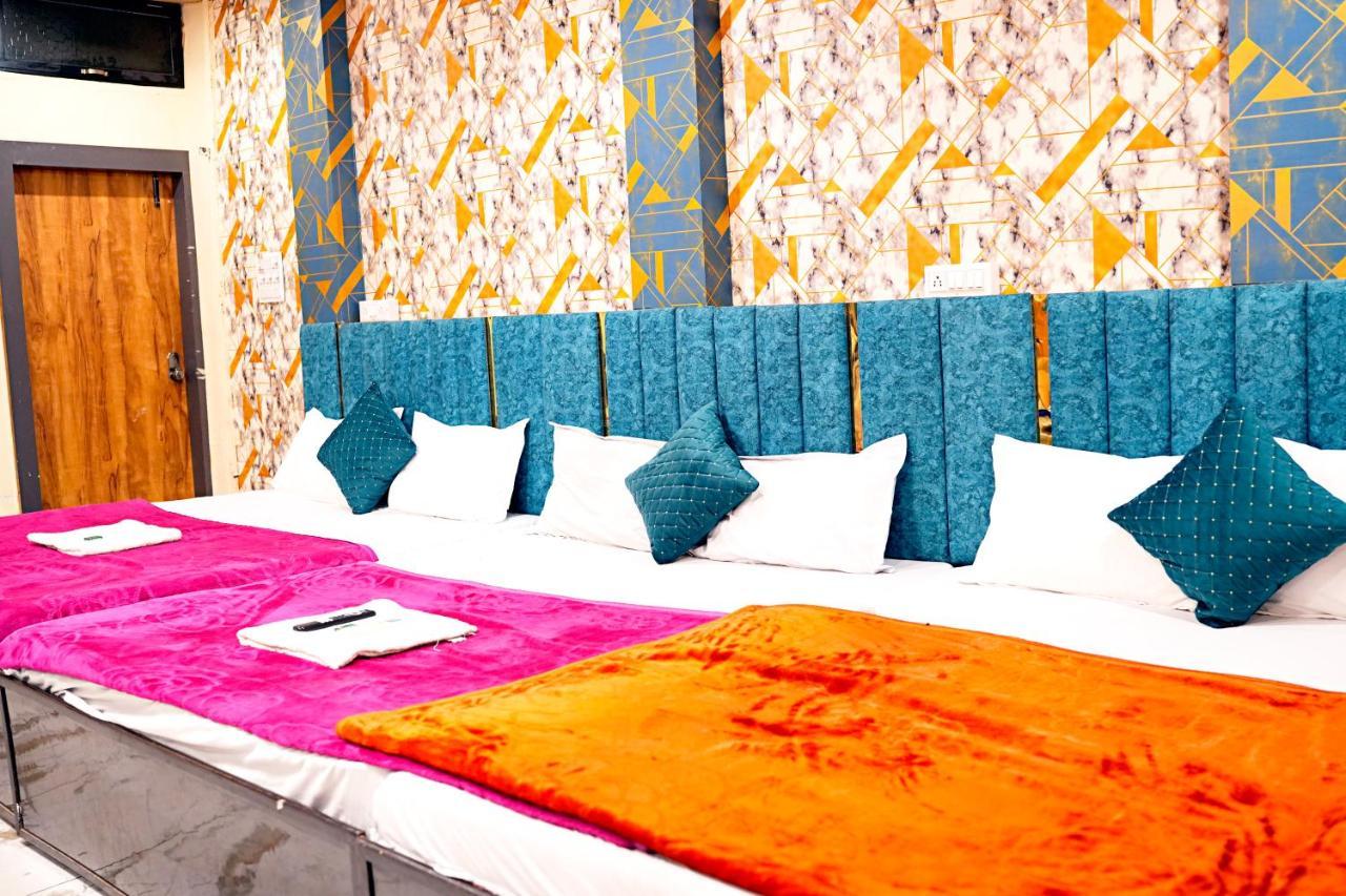 Hotel Mahalok Palace Ujjain Exteriör bild