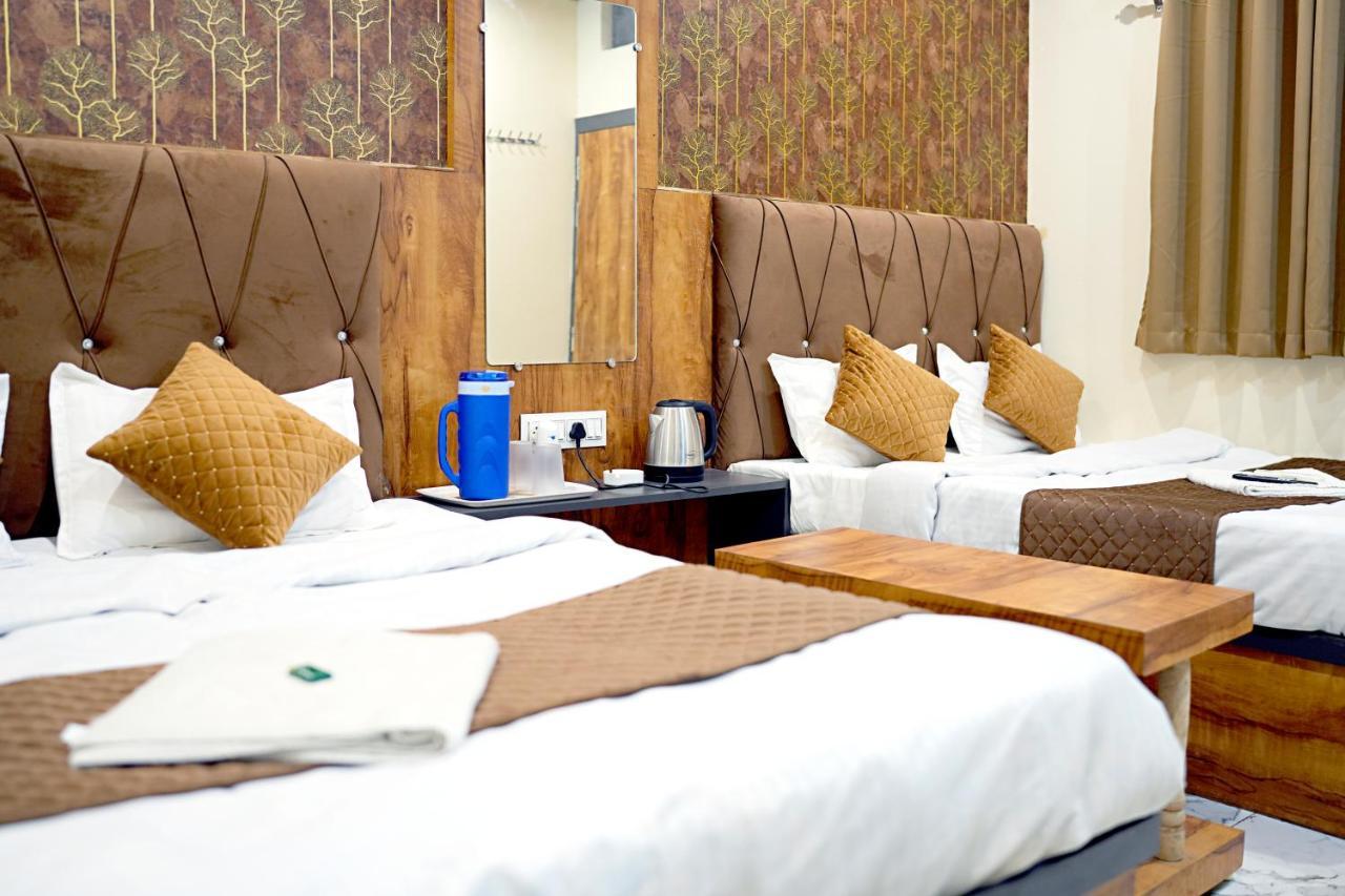 Hotel Mahalok Palace Ujjain Exteriör bild