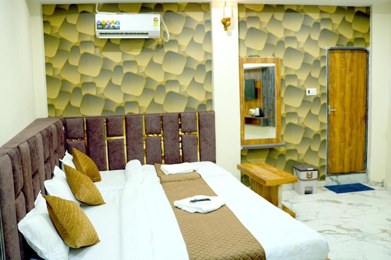 Hotel Mahalok Palace Ujjain Exteriör bild