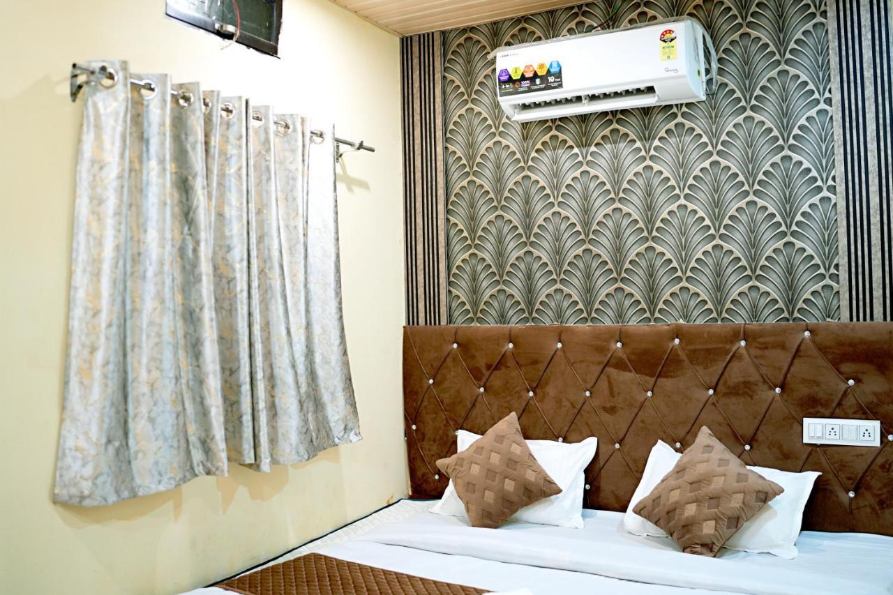 Hotel Mahalok Palace Ujjain Exteriör bild