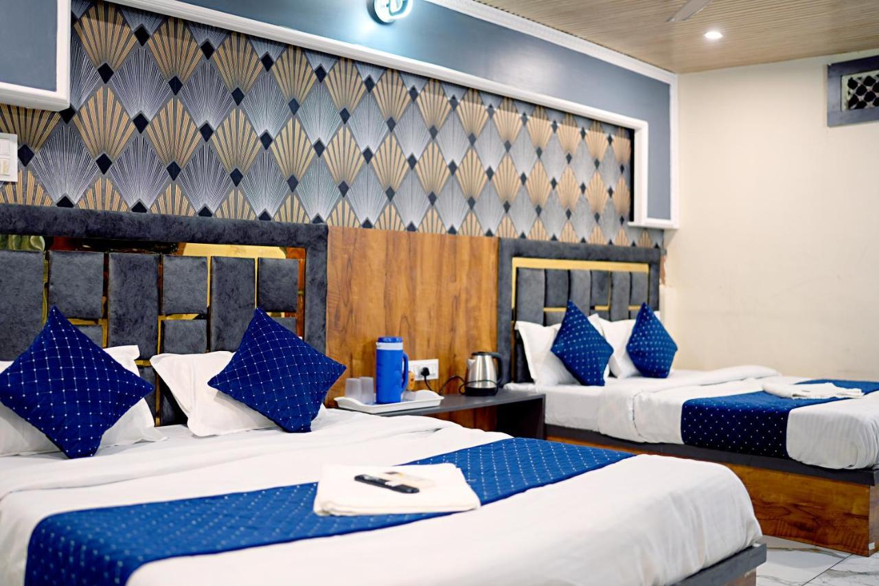 Hotel Mahalok Palace Ujjain Exteriör bild