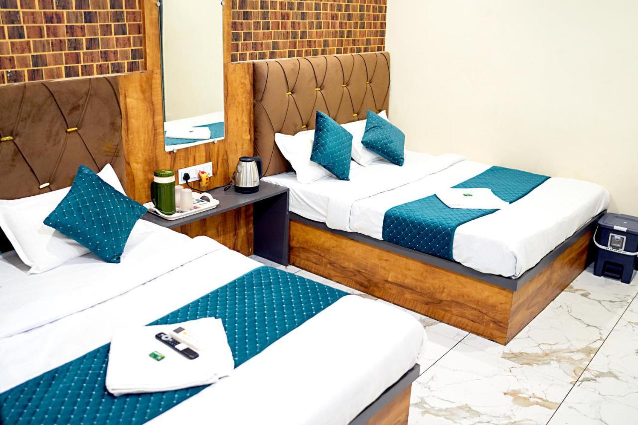 Hotel Mahalok Palace Ujjain Exteriör bild