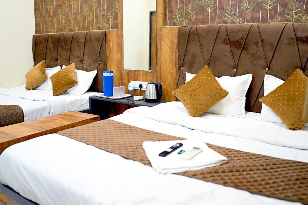 Hotel Mahalok Palace Ujjain Exteriör bild