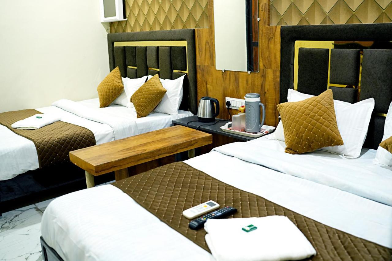 Hotel Mahalok Palace Ujjain Exteriör bild