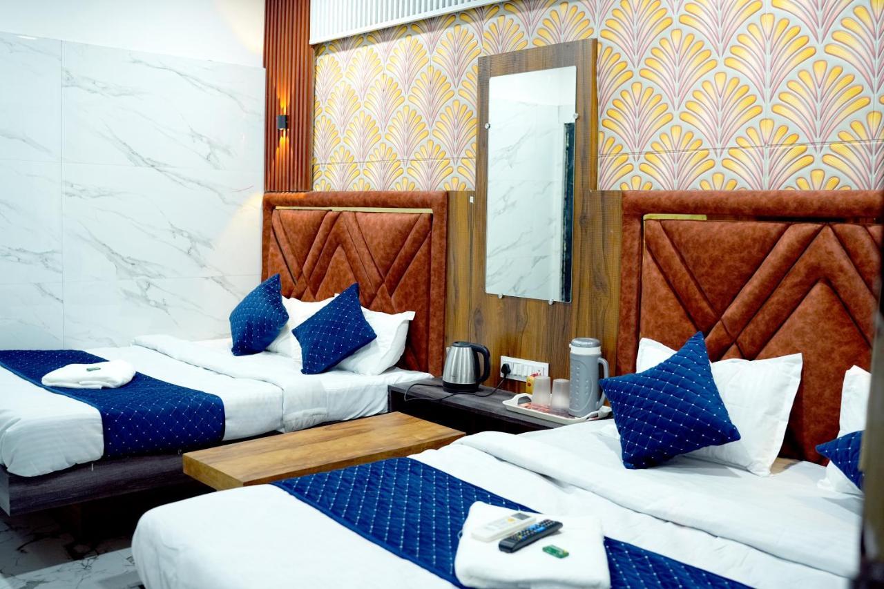 Hotel Mahalok Palace Ujjain Exteriör bild