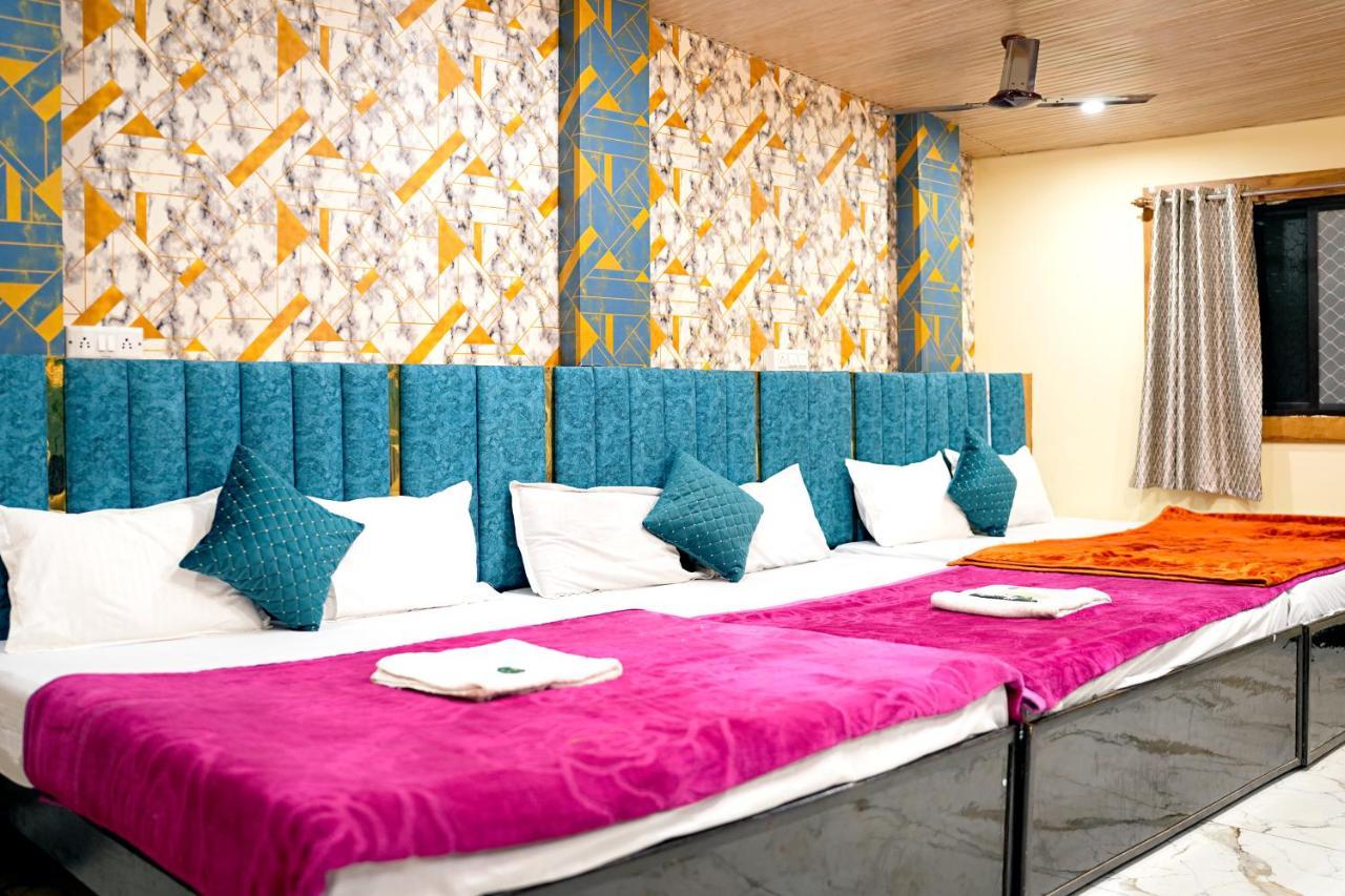 Hotel Mahalok Palace Ujjain Exteriör bild