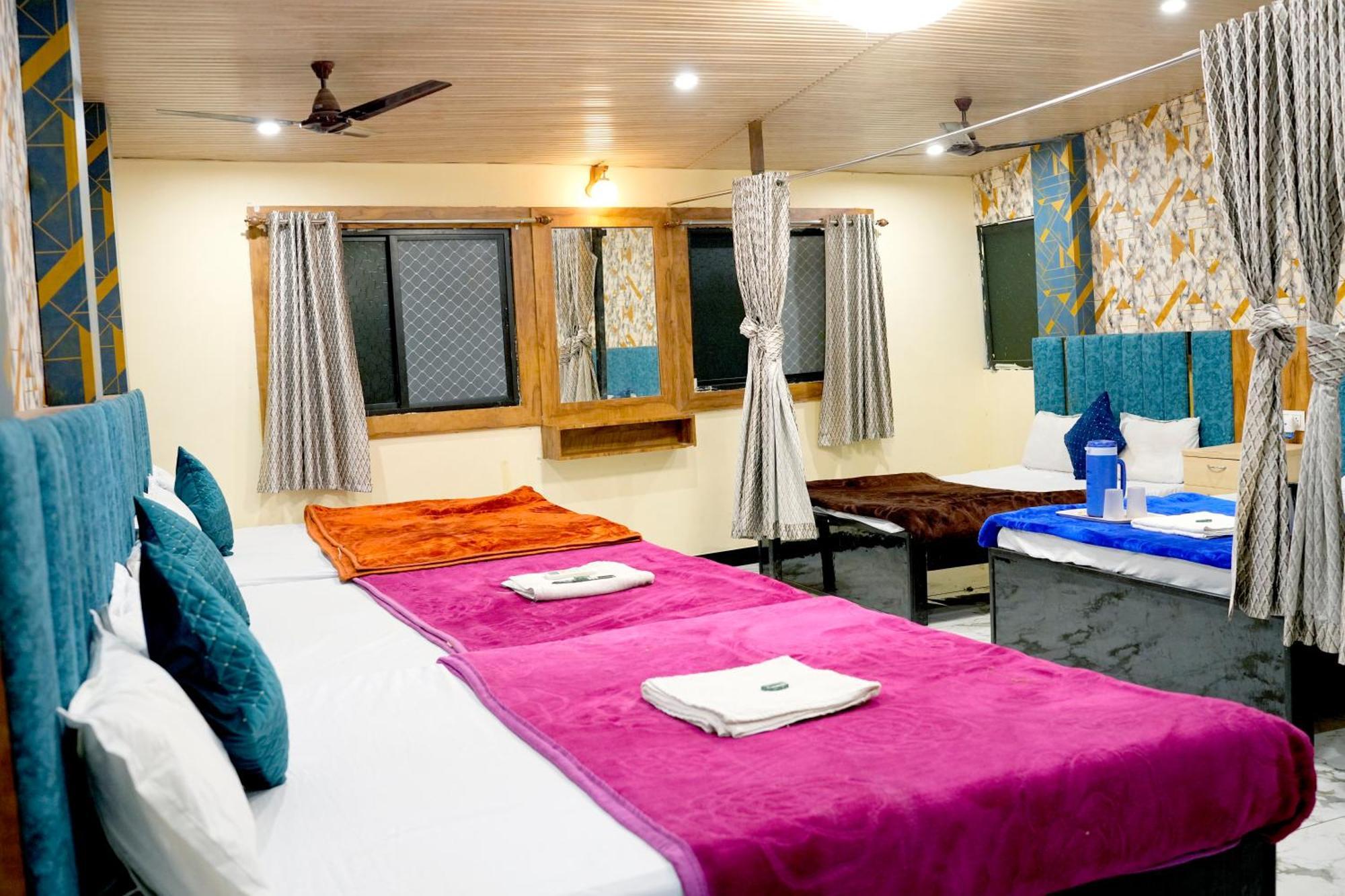Hotel Mahalok Palace Ujjain Exteriör bild